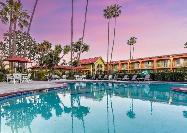 Vagabond Inn Costa Mesa image 2