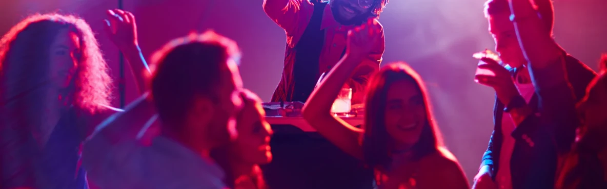 Top Nightlife in Costa Mesa: Best Bars, Clubs & Late-Night Spots